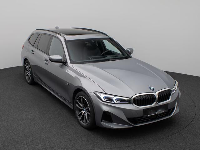 BMW 3-SERIE Touring 330e (215kW / 292pk) ** ADAPT. LED, LEDER, PANORAMA, WIDESCR, ADAPT. CRUISE, TREKH, ** 1e EIG - VOL. BMW ONDERH ** ** INFORMEER OOK NAAR ONZE AANTREKKELIJKE FINANCIAL-LEASE TARIEVEN **