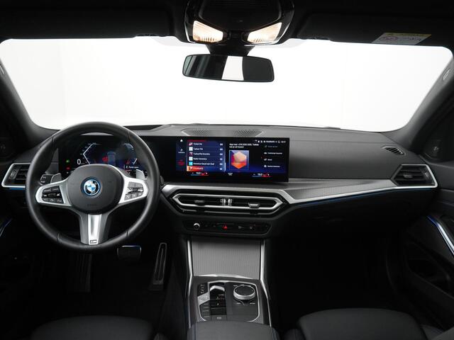 BMW 3-SERIE Touring 330e M-Sportpakket | Adaptive Cruise | Comfort Access | Head-Up | Panoramadak | Harman Kardon | Elektrisch bedienbare stoelen