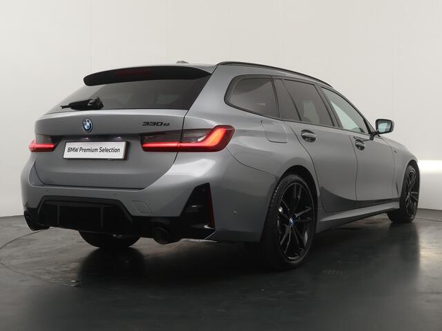 BMW 3-SERIE Touring 330e M-Sportpakket | Adaptive Cruise | Comfort Access | Head-Up | Panoramadak | Harman Kardon | Elektrisch bedienbare stoelen
