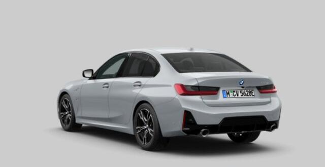 BMW 3-SERIE 330e M Sport - Getinte Ruiten - elektrisch verstelbare/verwarmde stoelen - Parking Assistant Plus - Active Cruise Control - Comfort Access - Adaptieve LED koplampen - Elektrische achterklep -