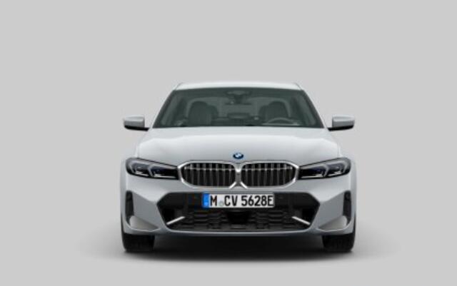 BMW 3-SERIE 330e M Sport - Getinte Ruiten - elektrisch verstelbare/verwarmde stoelen - Parking Assistant Plus - Active Cruise Control - Comfort Access - Adaptieve LED koplampen - Elektrische achterklep -