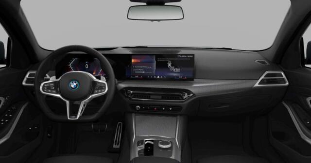 BMW 3-SERIE Touring 330e M Sport - Elektrisch verstelbare/verwarmde stoelen - Comfort Access - Parking Assistant Plus - Active Cruise Control - Getinte Ruiten - zonneschermen achterportierramen -