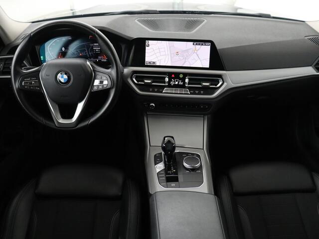 BMW 3-SERIE 318i Business Edition | Trekhaak | Sportstoelen | Half leder | Adaptief LED | Carplay | Navigatie | Parkeerhulp | Climate control | Bluetooth | Cruise control