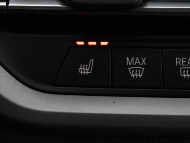 BMW 3-SERIE 320e Business Edition Plus | Panoramadak | Adaptive cruise | Leder | Sportstoelen | Stoelverwarming | Live Cockpit | Camera | Safety Pack | LaserLight | Carplay | Keyless | PHEV | Plug In