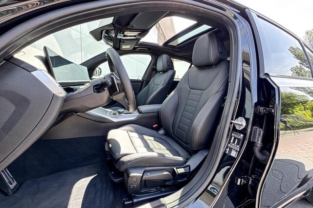 BMW 3-SERIE Sedan 318i M-Sport