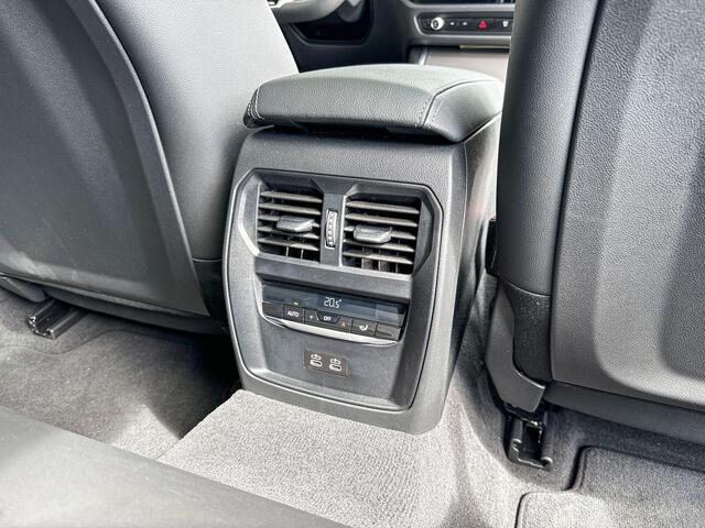 BMW 3-SERIE Touring 330e M Sportpakket / Innovation Pack / Comfort Pack