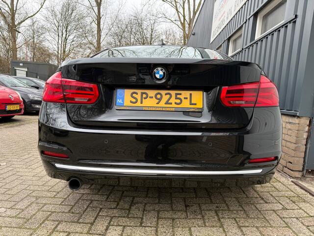 BMW 3-SERIE 318i Luxury Edition