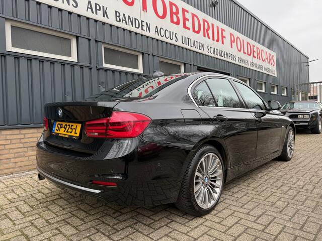BMW 3-SERIE 318i Luxury Edition