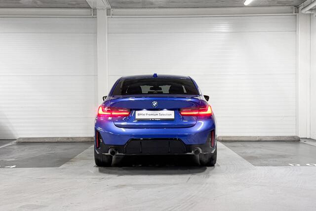 BMW 3-SERIE Sedan 318i | M-Sport Pro | Innovation Pack | Comfort Pack | Driving Assistant | Harman/kardon | Comfort Access