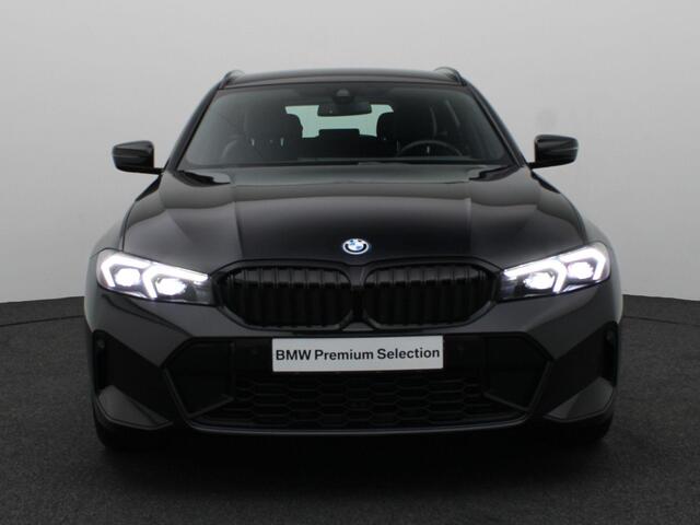 BMW 3-SERIE Touring 320e M Sportpakket | PDC Voor + Achter | 18''