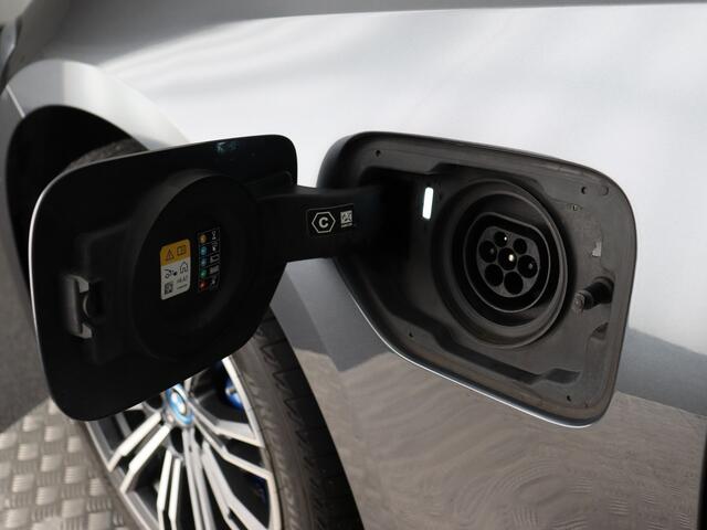BMW 3-SERIE Touring 330e Business Edition + M Sport (Pano / Navi / Cruise / Camera / Carplay)