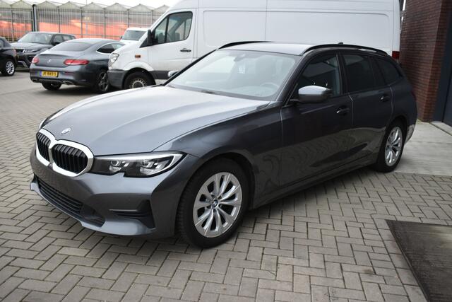 BMW 3-SERIE Touring 318d Executive