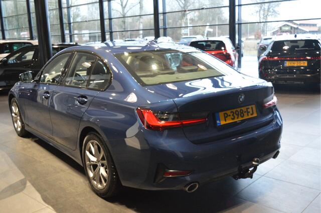 BMW 3-SERIE 318i Edition navi clima cruise led pdc trekhaak 157 pk !!
