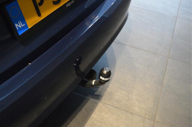 BMW 3-SERIE 318i Edition navi clima cruise led pdc trekhaak 157 pk !!