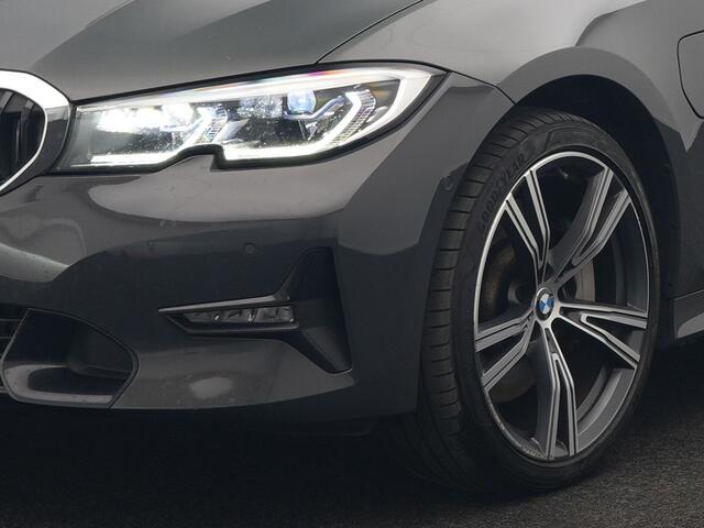 BMW 3-SERIE Touring 330e Sportline Plug In Hybrid 293pk Dealer O.H Dravitgau PHEV | Trekhaak af Fabriek | Laser LED | Adaptive Cruise | 360 Camera | Head Up | 19"L.M | Keyless | BLIS |