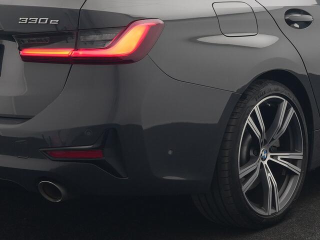 BMW 3-SERIE Touring 330e Sportline Plug In Hybrid 293pk Dealer O.H Dravitgau PHEV | Trekhaak af Fabriek | Laser LED | Adaptive Cruise | 360 Camera | Head Up | 19"L.M | Keyless | BLIS |