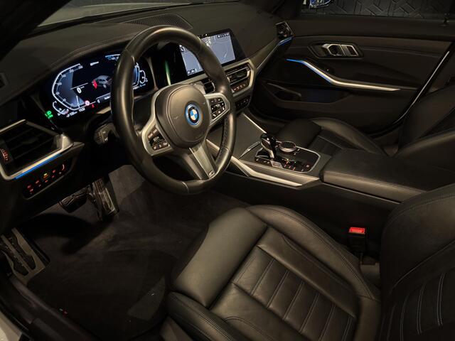 BMW 3-SERIE Touring 330e High Exe | M-performance | Pano | Trekhaak