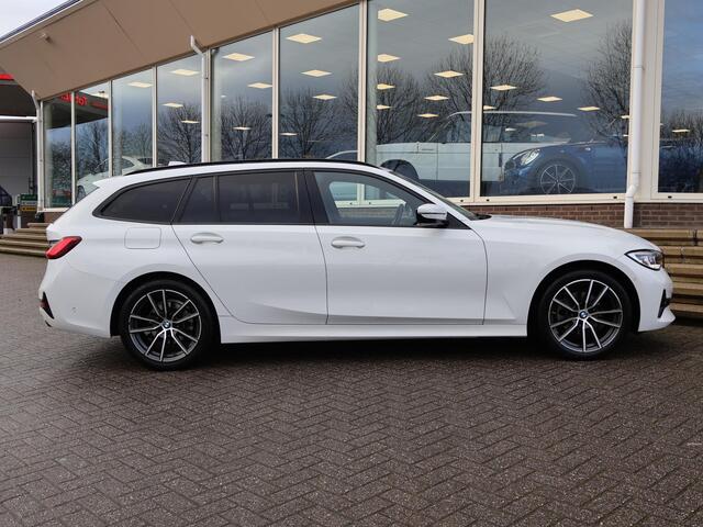BMW 3-SERIE Touring 320d HIGH EXECUTIVE SPORTLINE 190 PK AUT. *ALPINWEISS* + ELEK. TREKHAAK | LASER LED | 18 INCH | STOEL/STUURWIELVERW.