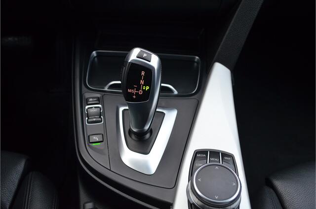 BMW 3-SERIE 320d EDE High Executive Automaat leder, sportst., lane assist, stoelverw. zwarte hemelbekl, camera,led.NAP, ZEER MOOI!
