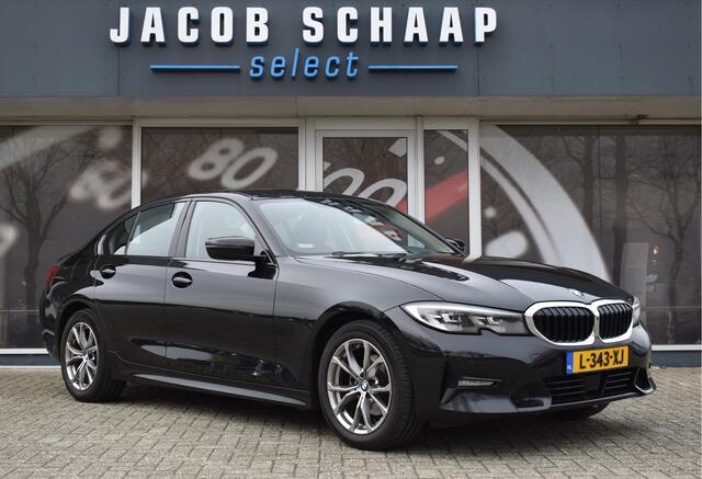 BMW 3-SERIE 320i High Executive / Carplay / Keyless / Navi / Parkeersensoren v+a / Stoelverwarming / 17'' LM