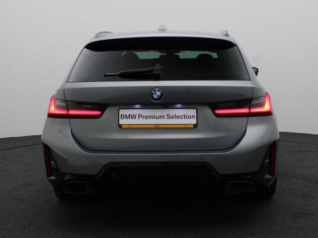 BMW 3-SERIE Touring M340i xDrive M Sportpakket Pro | Travel Pack | Innovation Pack | Comfort Pack | Entertainment Pack | Panoramadak | Elektrisch Verstelbare Stoelen | Driving Assistant Professional | Hamran Kardon | 19''