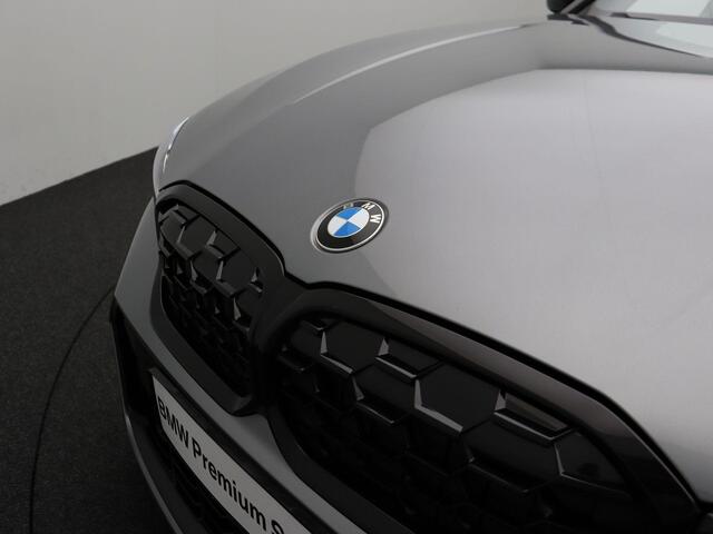 BMW 3-SERIE Touring M340i xDrive M Sportpakket Pro | Travel Pack | Innovation Pack | Comfort Pack | Entertainment Pack | Panoramadak | Elektrisch Verstelbare Stoelen | Driving Assistant Professional | Hamran Kardon | 19''