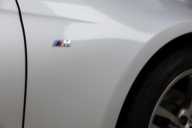 BMW 3-SERIE Touring 318i M Sport, HK Sound, Trekhaak, PDC, Digitale Dash!