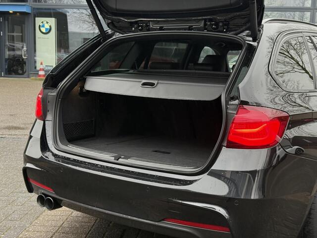 BMW 3-SERIE Touring 318i M Sport Corporate Lease HIGH EXEC.| 81.000KM!| ORIG. NL| LEER| ELEKTRISCHE ACHTERKLEP| AFNEEMBARE TREKHAAK| STOELVERWARMING| 19 INCH!| SUPER NETJES| RIJKLAARPRIJS INCL. 12 MND BOVAG GARANTIE
