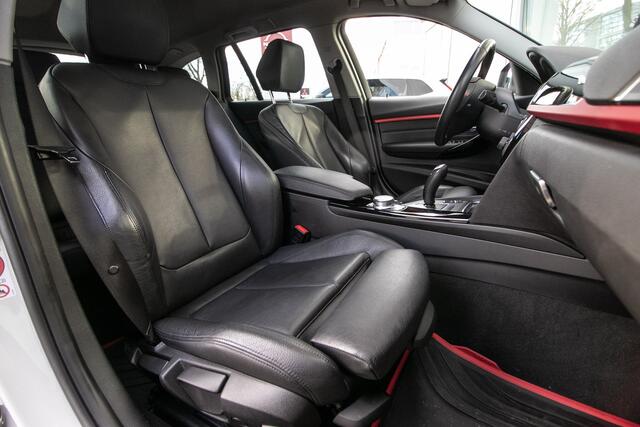 BMW 3-SERIE Touring 320i Corporate Lease High Executive automaat - Leder | Trekhaak wegkl. | Navi