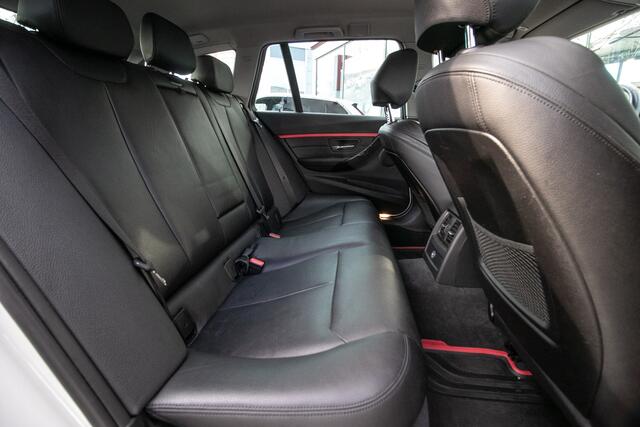 BMW 3-SERIE Touring 320i Corporate Lease High Executive automaat - Leder | Trekhaak wegkl. | Navi