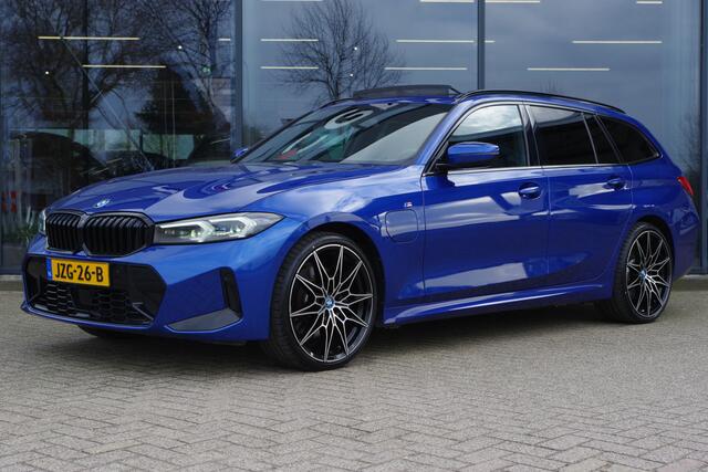 BMW 3-SERIE Touring 330e 293 PK xDrive M Sport Pro PHEV, Panoramadak, Kuipstoelen, Head-Up, Adap. Cruise Control