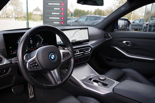 BMW 3-SERIE Touring 330e 293 PK xDrive M Sport Pro PHEV, Panoramadak, Kuipstoelen, Head-Up, Adap. Cruise Control
