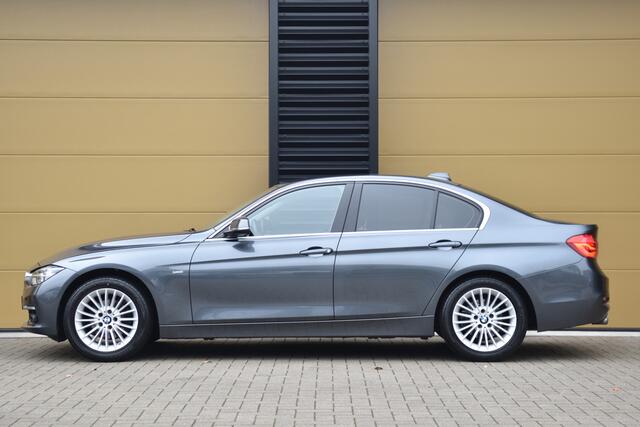 BMW 3-SERIE 320i Edition Luxury Line * Lichtpakket * Sportstuurwiel * Lederen Bekleding *