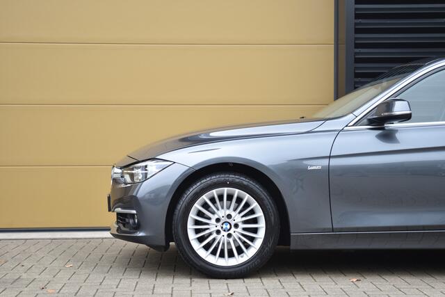 BMW 3-SERIE 320i Edition Luxury Line * Lichtpakket * Sportstuurwiel * Lederen Bekleding *