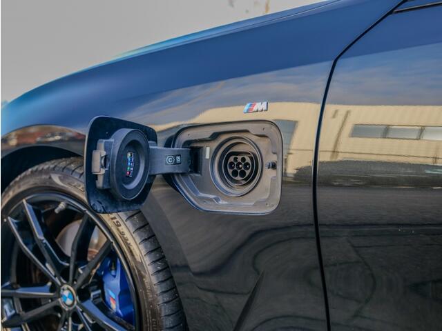 BMW 3-SERIE Touring 330e xDrive M-Sport / PANO / LASER LIGHT / CARPLAY!