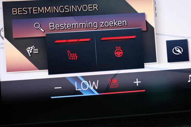 BMW 3-SERIE Touring 330e M Sportpakket Pro | Panoramadak | Elektr. Trekhaak | BMW Individual Dravit Grau Metallic