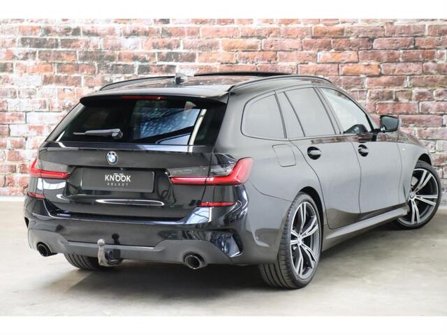 BMW 3-SERIE Touring 330i xDrive High Executive M Sport / Panoramadak / Head-Up Display / Trekhaak / Leder / Apple CarPlay / Harman Kardon / 19 Inch / Laserlicht / M Sportremsysteem / Adaptief M-onderstel