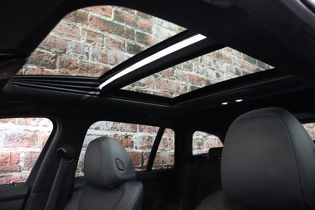 BMW 3-SERIE Touring 330i xDrive High Executive M Sport / Panoramadak / Head-Up Display / Trekhaak / Leder / Apple CarPlay / Harman Kardon / 19 Inch / Laserlicht / M Sportremsysteem / Adaptief M-onderstel