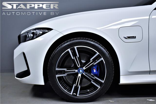 BMW 3-SERIE Touring 330e 292pk LCI M-Sport Eig. Dealer OH Virtual/Carplay/Head-Up/Led/Alcantara/Leer/Adap-Cruise/Lmv18"