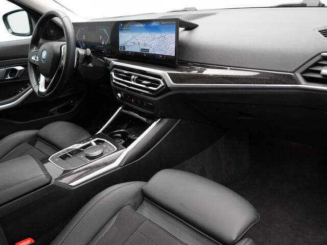 BMW 3-SERIE Touring 320e Sportline FACELIFT Plug In Hybrid Dealer O.H PHEV | Panodak | Widescreen Navi | Harman Kardon | Camera | Keyless | Stuurverwarming | Apple Carplay | BLIS |