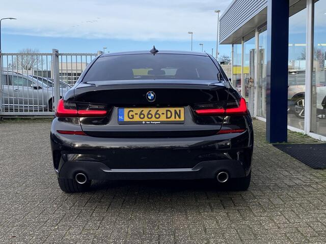 BMW 3-SERIE 330e M Sport High Executive / Automaat / NL-Auto / 55.000 Km / Dealer-Onderhouden / Vol-Leder / Schuif-Kanteldak / Head-Up Display / Digitaal Dashboard / LED / DAB / Apple-Carplay&Android-Auto / Navi / Rondom Camera's / Stuur+Stoelverwarming / Flippers / 