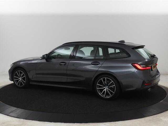 BMW 3-SERIE Touring 318i Sport Line | Sportstoelen | Half leder | Live Cockpit | Carplay | Navigatie | Sfeerverlichting | Parkeerhulp | Climate control | Bluetooth | Cruise control