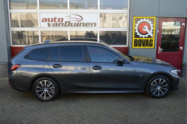 BMW 3-SERIE Touring 320e Business Edition Plus O.a: Haak, PDC, Clima, Navi, Carplay, Stoelverw, Etc. All-in prijs!