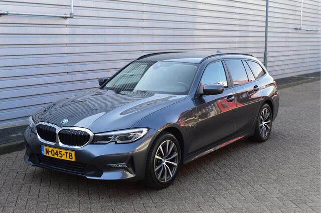 BMW 3-SERIE Touring 320e Business Edition Plus O.a: Haak, PDC, Clima, Navi, Carplay, Stoelverw, Etc. All-in prijs!