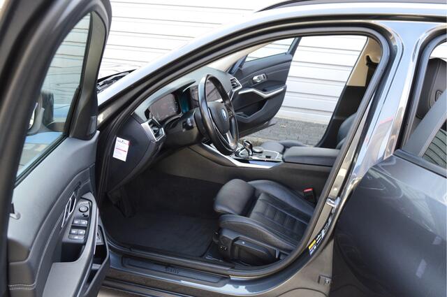BMW 3-SERIE Touring 320e Business Edition Plus O.a: Haak, PDC, Clima, Navi, Carplay, Stoelverw, Etc. All-in prijs!
