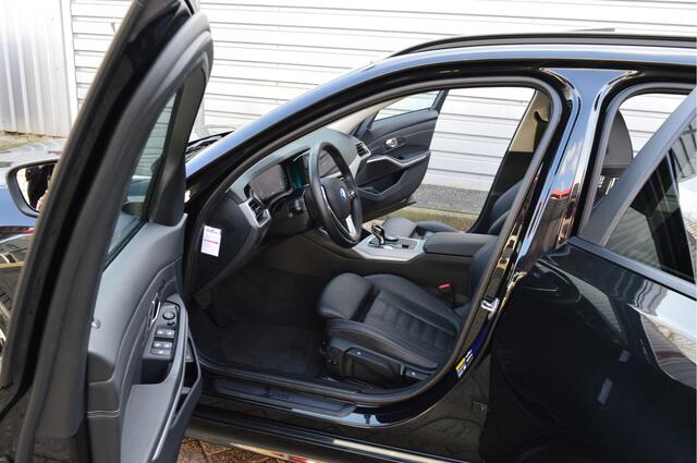 BMW 3-SERIE Touring 320e Business Edition Plus O.a: Pano, Haak, Stoelverw, PDC, Carplay, Navi, Etc. All-in prijs!