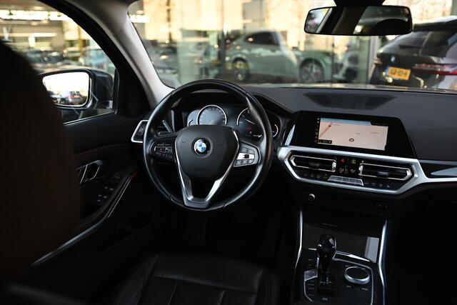 BMW 3-SERIE 320i Luxury Line Automaat / Achteruitrijcamera / LED / Stoelverwarming / Live Cockpit Plus / Parking Assistant / Leder
