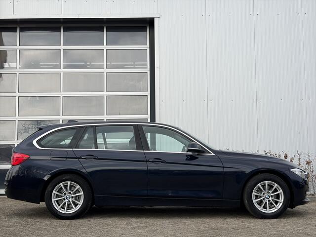BMW 3-SERIE Touring 318i Executive 136pk | Automaat | Bluetooth | Cruise control | Electronic climate control | LED koplampen | Navigatiesysteem full map | Parkeersensor achter | Dealer onderhouden!