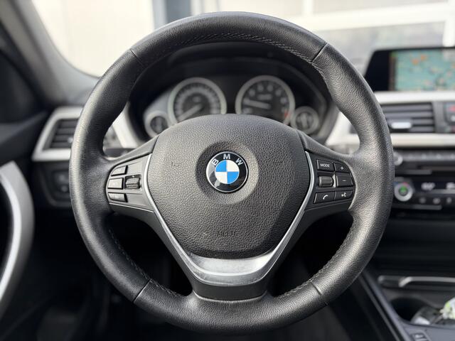 BMW 3-SERIE Touring 318i Executive 136pk | Automaat | Bluetooth | Cruise control | Electronic climate control | LED koplampen | Navigatiesysteem full map | Parkeersensor achter | Dealer onderhouden!
