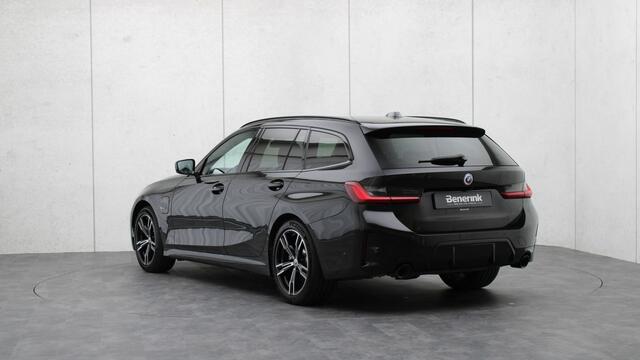BMW 3-SERIE Touring 330e M-Sport | Facelift | Head-up | Stuurwielverwarming | Adaptieve Cruise Control | Shadow-Line